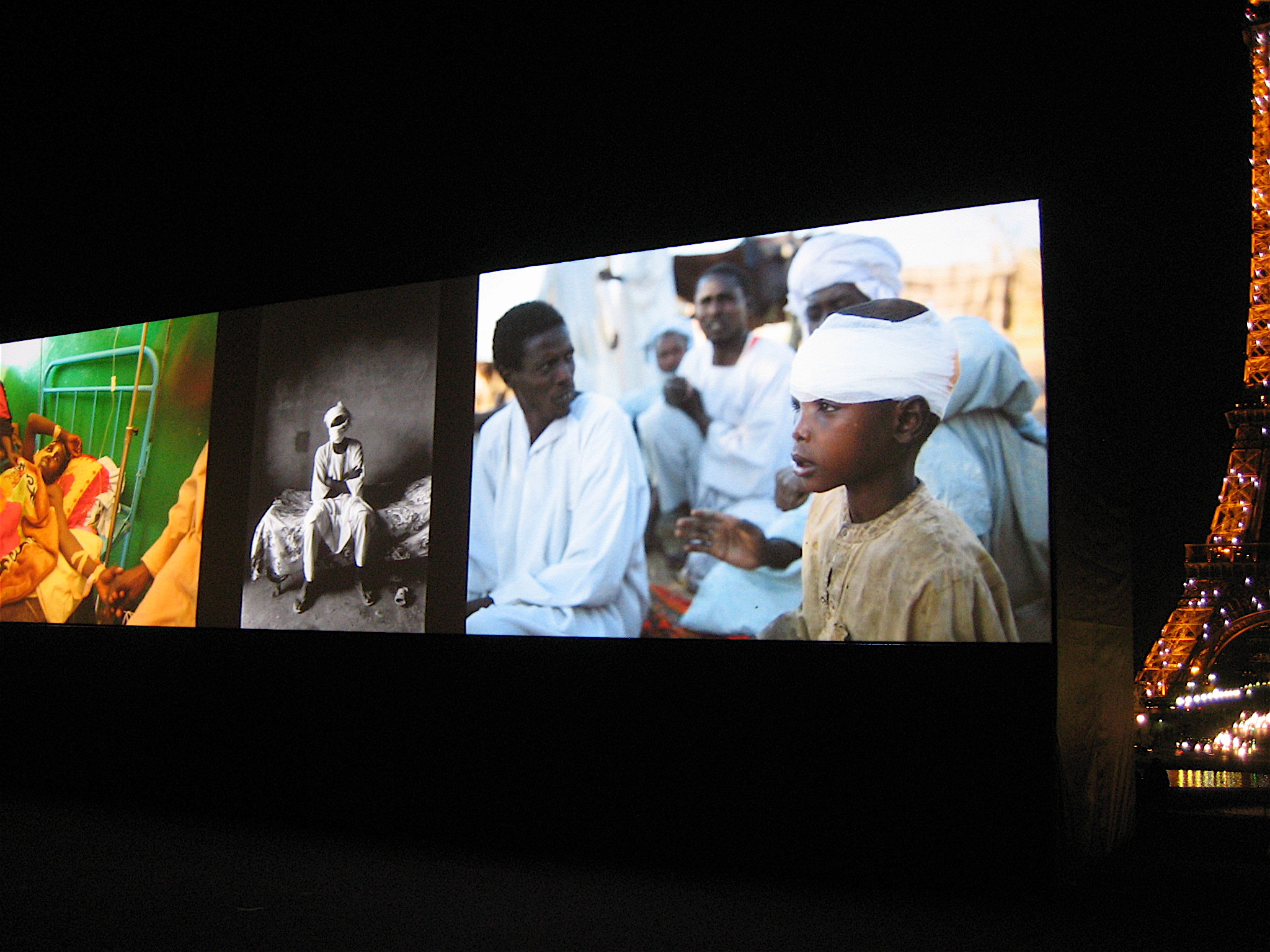 Darfur Darfur exhibit on a triptych screen of 15 meters by 4 in the Trocadéro garden, opposite the Eiffel Tower